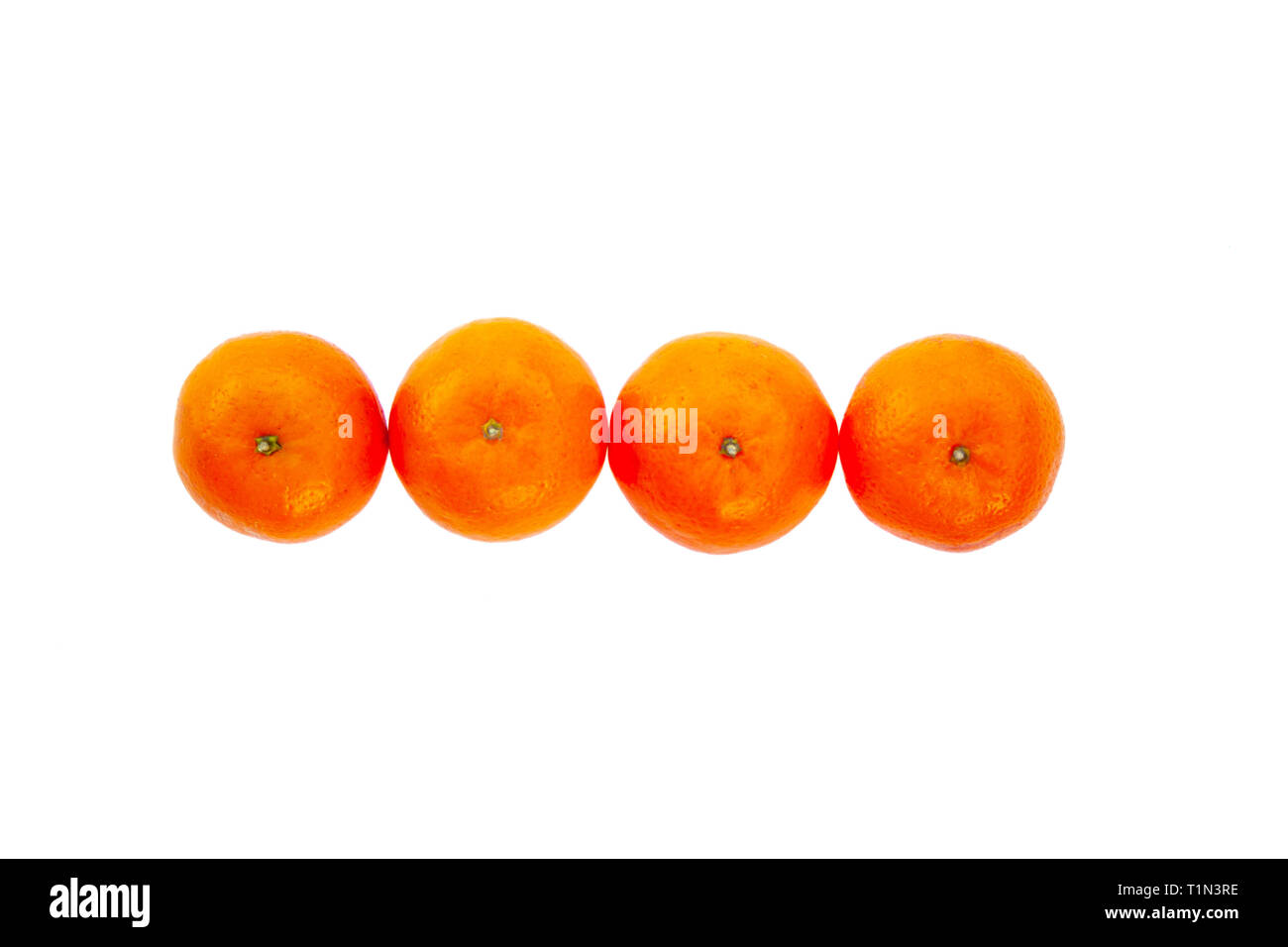 Signe moins résolu avec les tangerines isolé sur fond blanc Banque D'Images