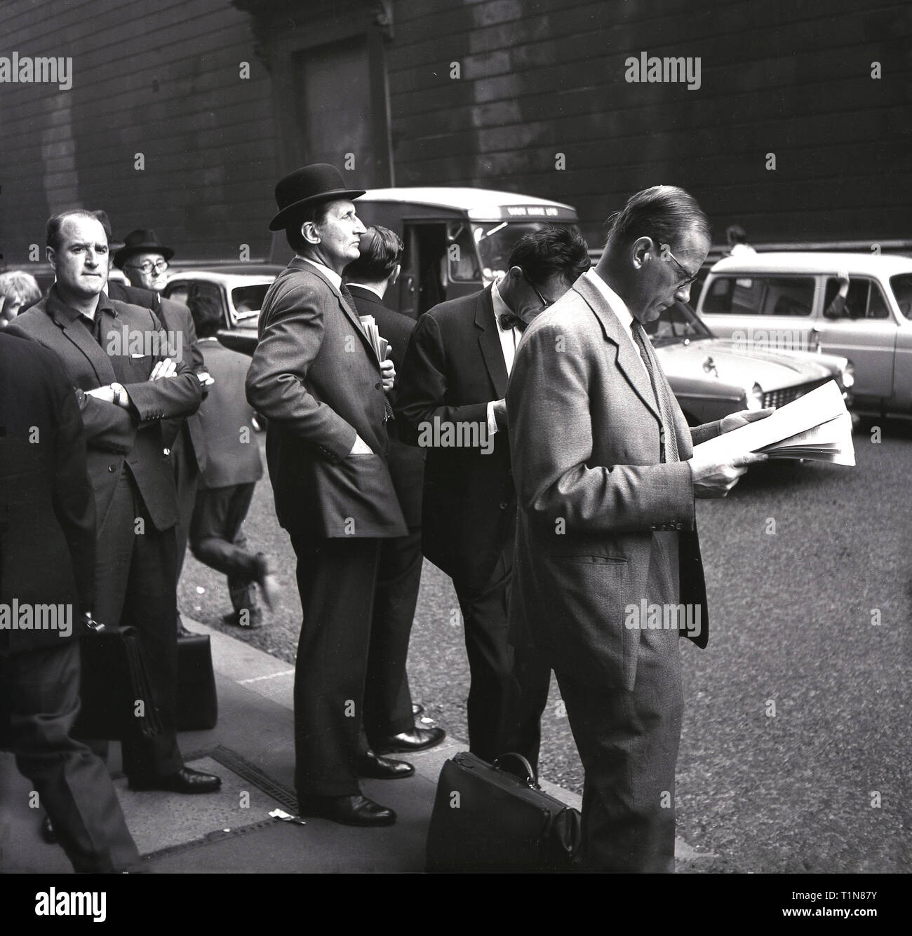 Chapeau des années 1960 hommes Banque de photographies et d'images à haute  résolution - Alamy