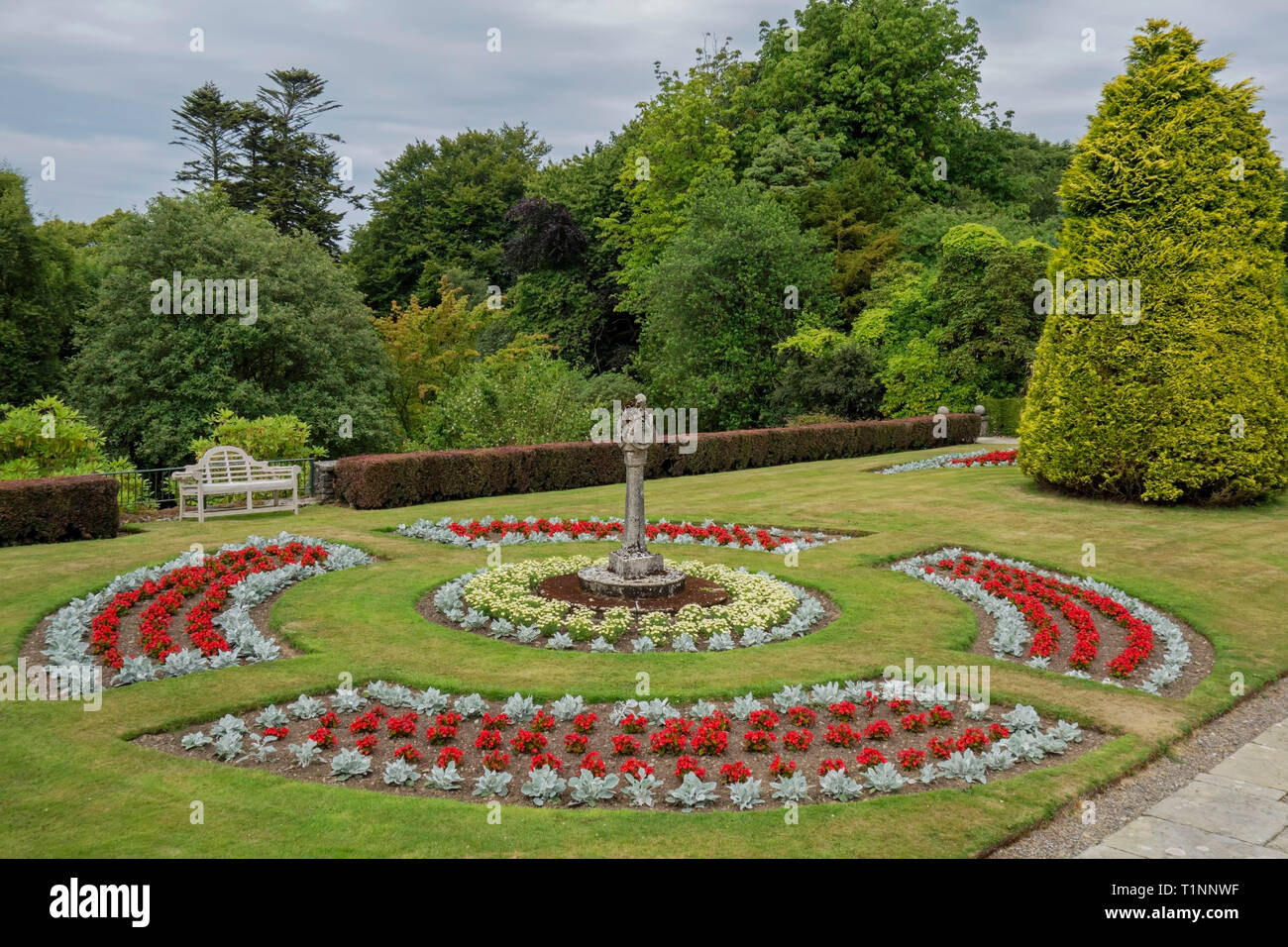 Jardin formel à l'hôtel de luxe 5 étoiles Glenapp Castle hotel près de Ballantrae, South Ayrshire, Scotland, UK. Banque D'Images