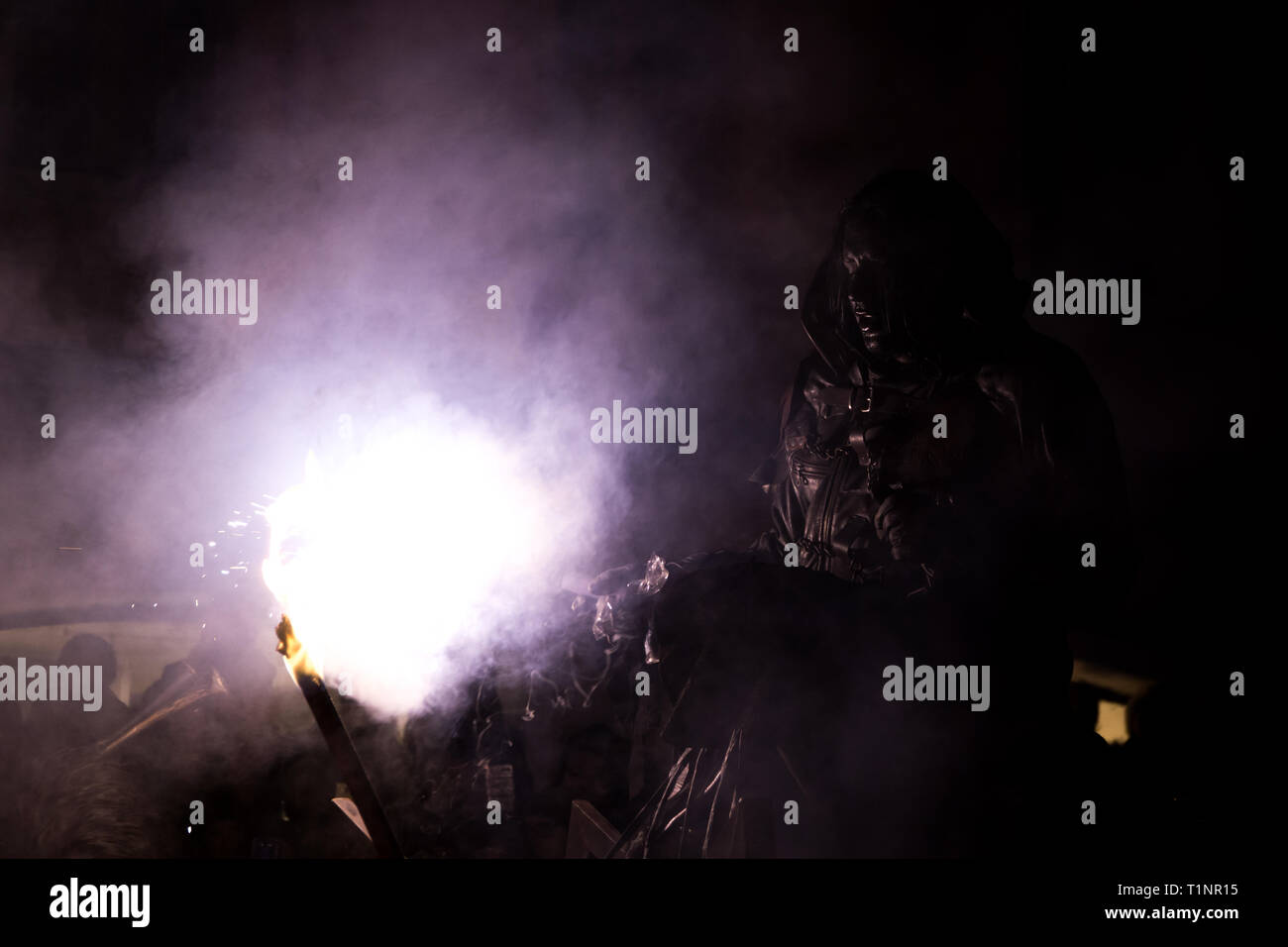 Cracher du feu Banque de photographies et d’images à haute résolution — free download