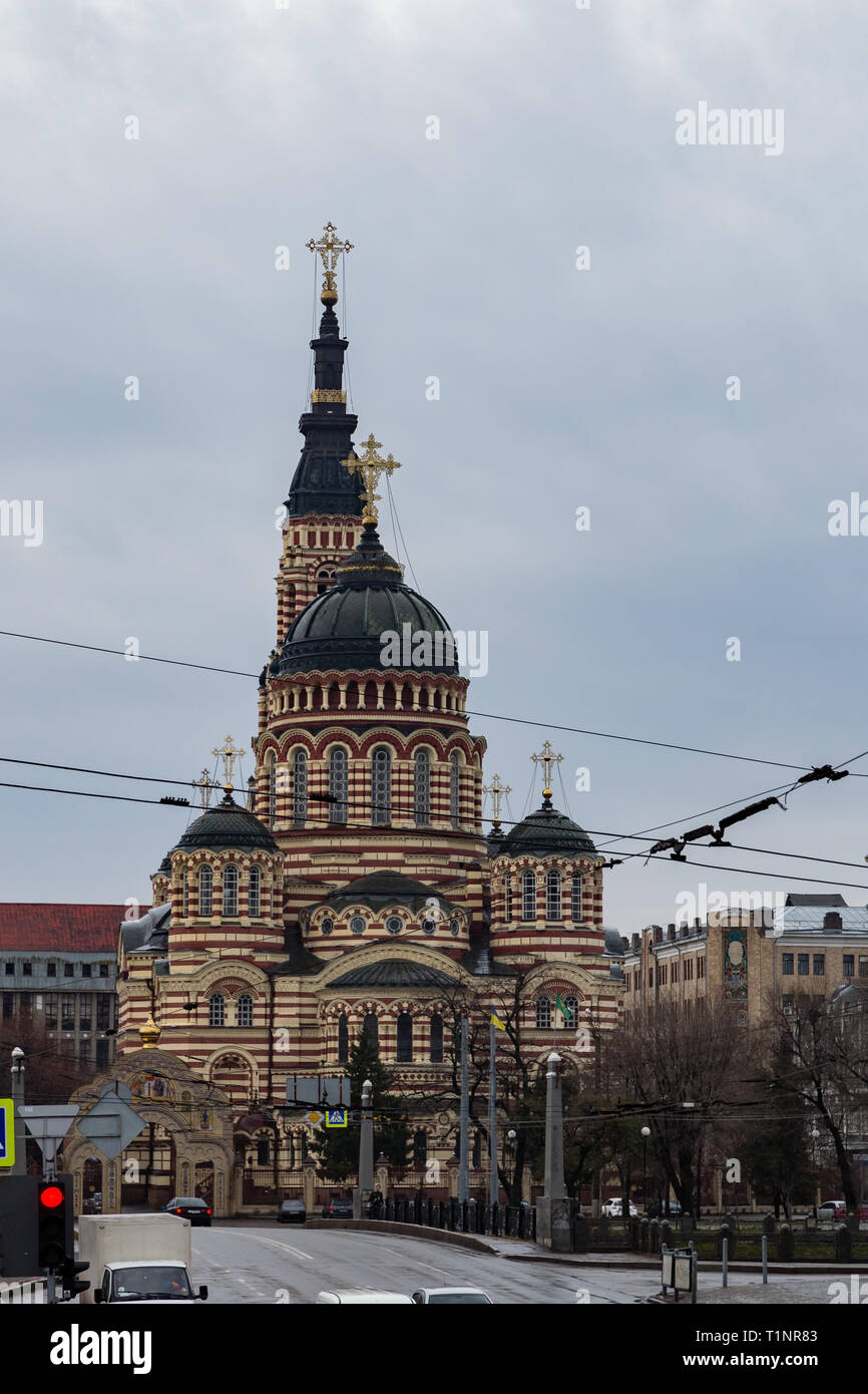 Kharkiv, Ukraine : la cathédrale de l'Annonciation est la plus importante église orthodoxe de Damas. La cathédrale rayée candy dispose d''un pentacupolar Neo Banque D'Images