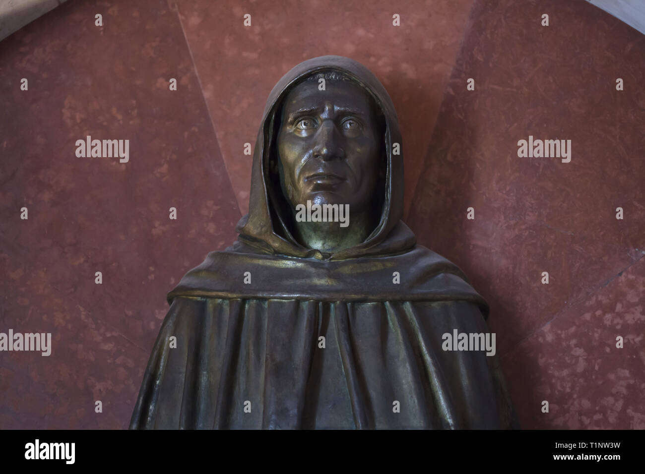Buste en bronze de Girolamo Savonarola par sculpteur italien Giovanni Duprè (1873) sur l'affichage dans la cellule de Savonarole au couvent de San Marco (Convento di San Marco), maintenant le Musée San Marco (Museo Nazionale di San Marco), à Florence, Toscane, Italie. Banque D'Images