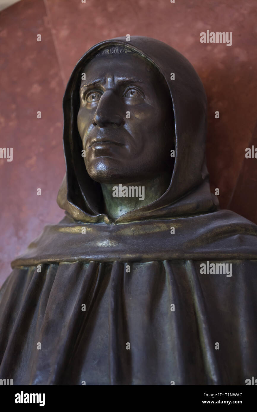 Buste en bronze de Girolamo Savonarola par sculpteur italien Giovanni Duprè (1873) sur l'affichage dans la cellule de Savonarole au couvent de San Marco (Convento di San Marco), maintenant le Musée San Marco (Museo Nazionale di San Marco), à Florence, Toscane, Italie. Banque D'Images