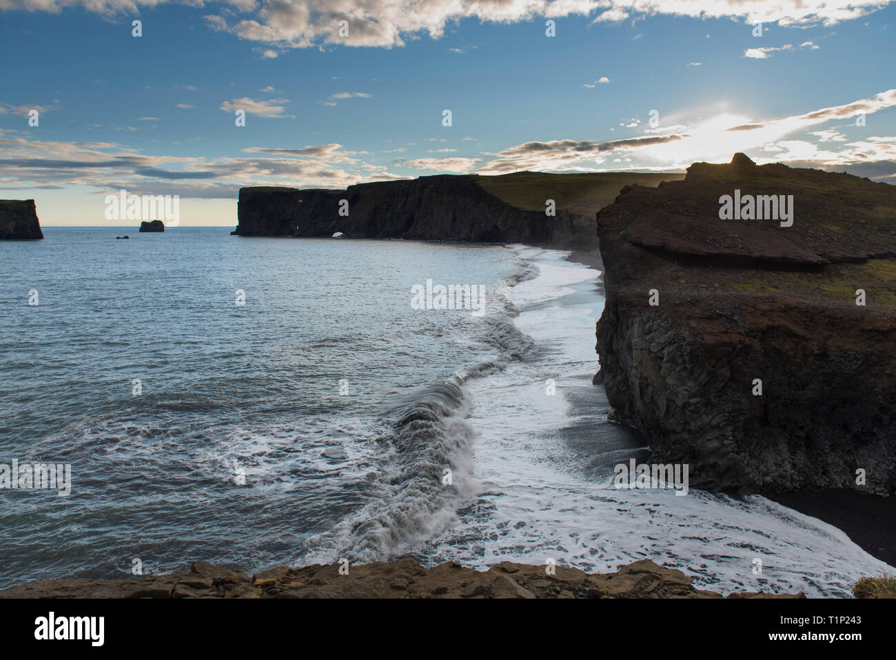 Dyrholaey promontory une destination touristique populaire sur la côte sud de l'Islande Banque D'Images