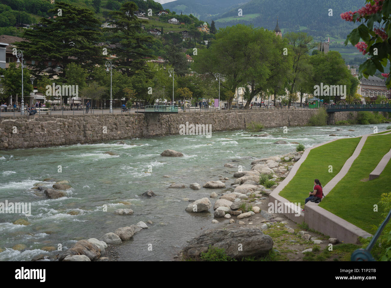 La plus belle promenade de la ville de Merano est, cependant, le sentier Tappeiner. En chemin, vous pourrez admirer la caractéristique historique du Tyrol du Sud construire Banque D'Images