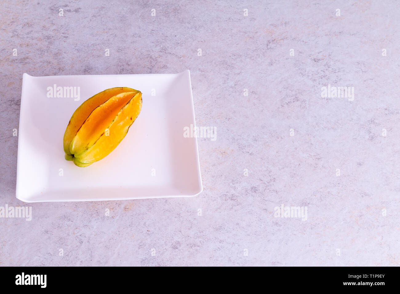 Star fruit avec fond blanc Banque D'Images