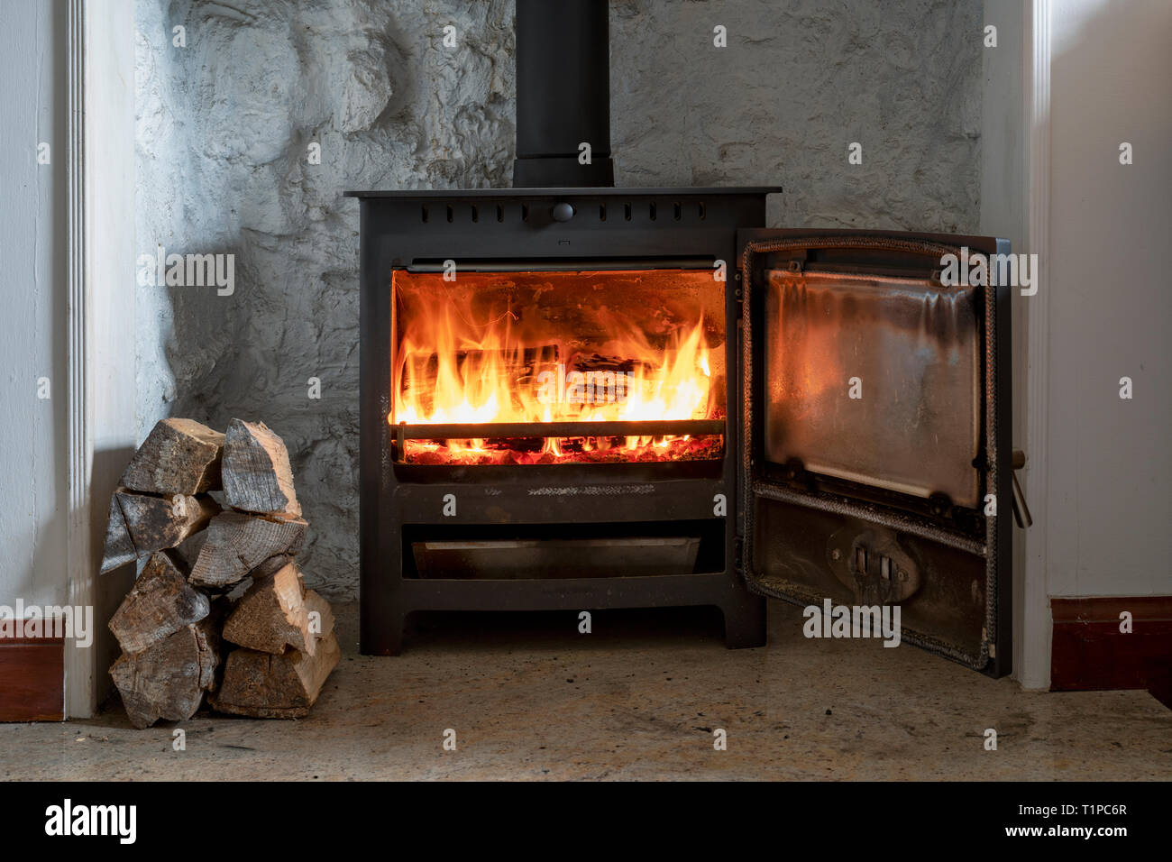 Poêle à Bois Franco Belge Ancien Poêles à bois Banque de photographies et d'images à haute résolution - Alamy