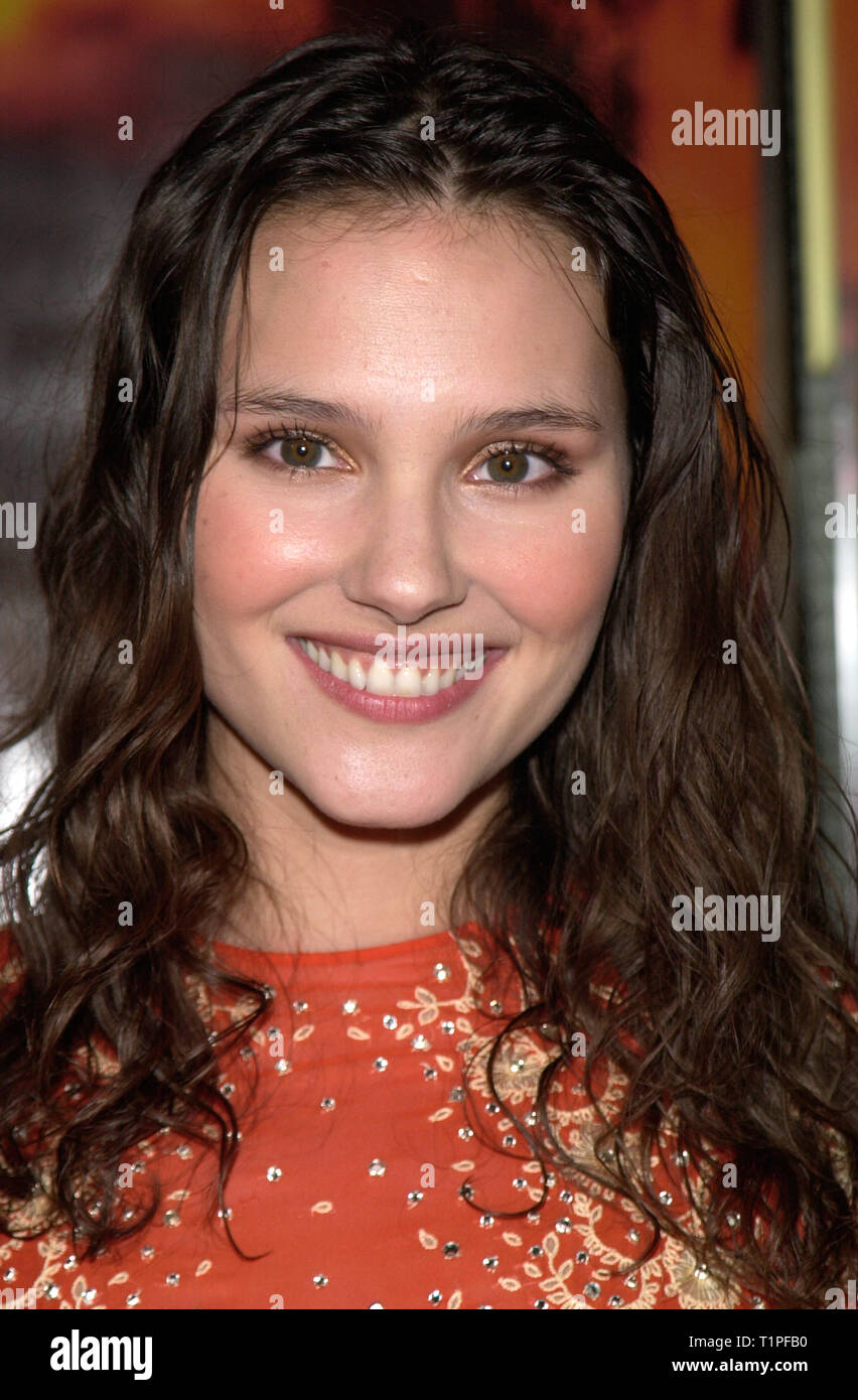 Actrice Francaise Qui A Joue Avec Leonardo Dicaprio LOS ANGELES, CA. Février 02, 2000 : l'actrice française Virginie Ledoyen au  Hollywood première de son nouveau film 'La plage' dans laquelle elle stars avec  Leonardo DiCaprio. © Paul Smith / Featureflash Photo Stock - Alamy