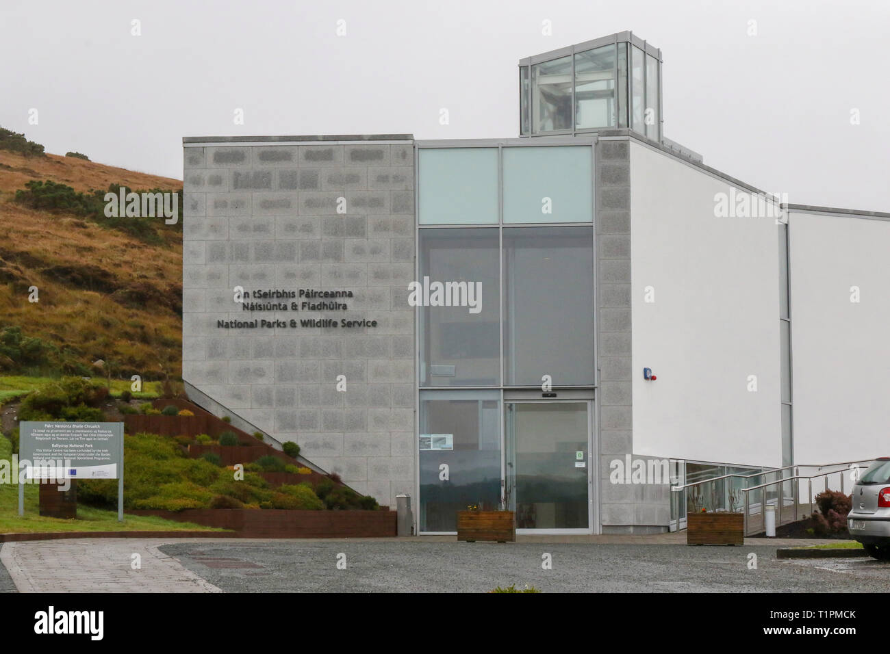 Centre des visiteurs dans un parc national, à l'Irlande.. L'extérieur du Centre des Visiteurs du Parc National de Ballycroy, Comté de Mayo, Irlande. Banque D'Images