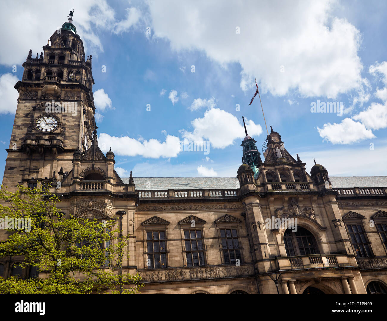 L'horloge haute-tour de l'Hôtel de ville de Sheffield, vu de l'Pinstone Street. Sheffield. L'Angleterre Banque D'Images