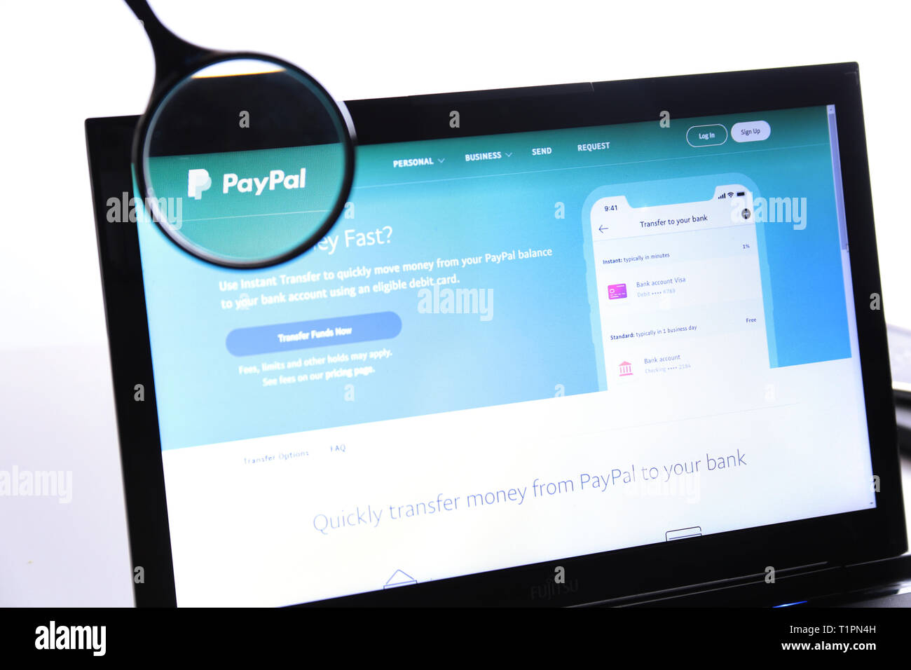 New York, USA - 25 mars 2019 : Editorial du site de Paypal logo visible sur l'écran. Paypal est un Américain et de paiement en ligne Banque D'Images
