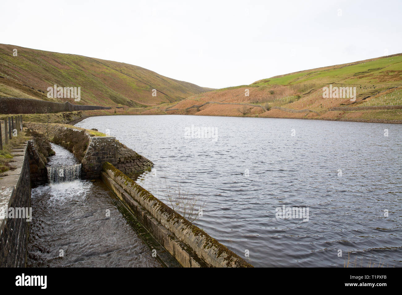 Une vue de la région de Ogden réservoir au-dessus du village d'orge, dans l'Arrondissement de Pendle Lancashire. La région est populaire auprès des marcheurs et connu pour la P Banque D'Images