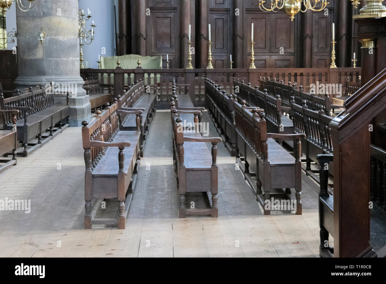 Bancs à la synagogue portugaise d'Amsterdam aux Pays-Bas 2019 Banque D'Images