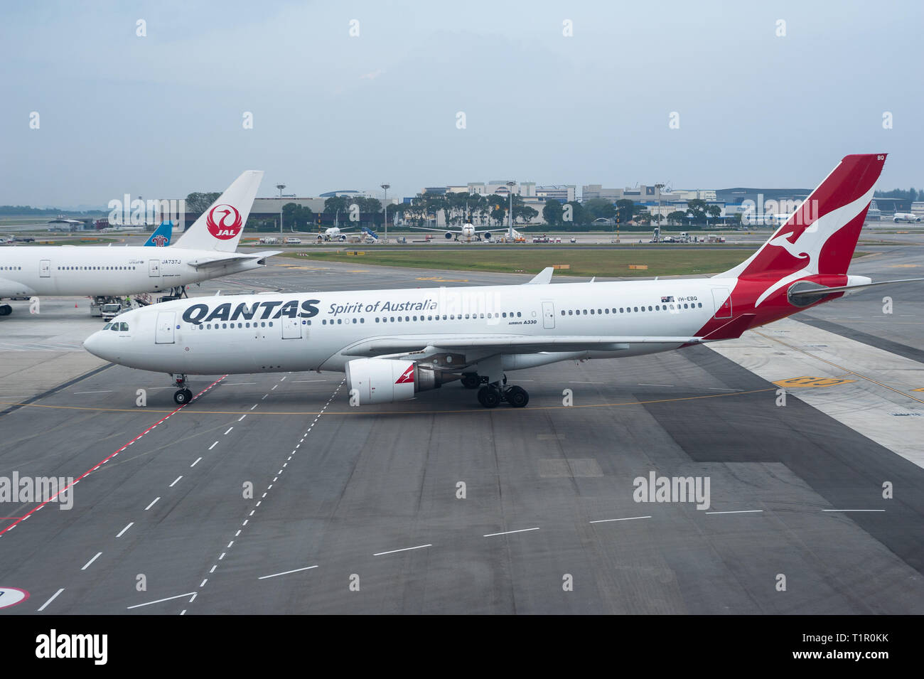 22.03.2019, Singapour, République de Singapour, en Asie - un Airbus A330-200 de Qantas Airways avion du passager à l'aéroport Changi de Singapour. Banque D'Images