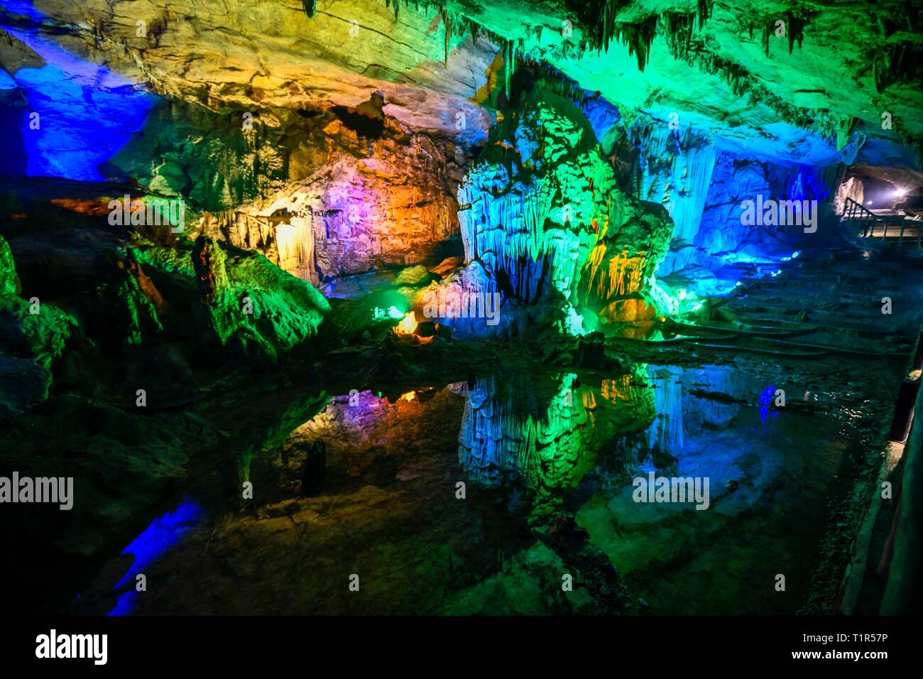 Chongqing. Mar 26, 2019. Photo prise le 26 mars 2019 montre l'intérieur du paysage karstique dans Grotte Furong District Wulong de Chongqing, au sud-ouest de la Chine. La grotte Furong Wulong a été répertorié comme un site du patrimoine naturel mondial de l'UNESCO en 2007. Credit : Liu Chan/Xinhua/Alamy Live News Banque D'Images