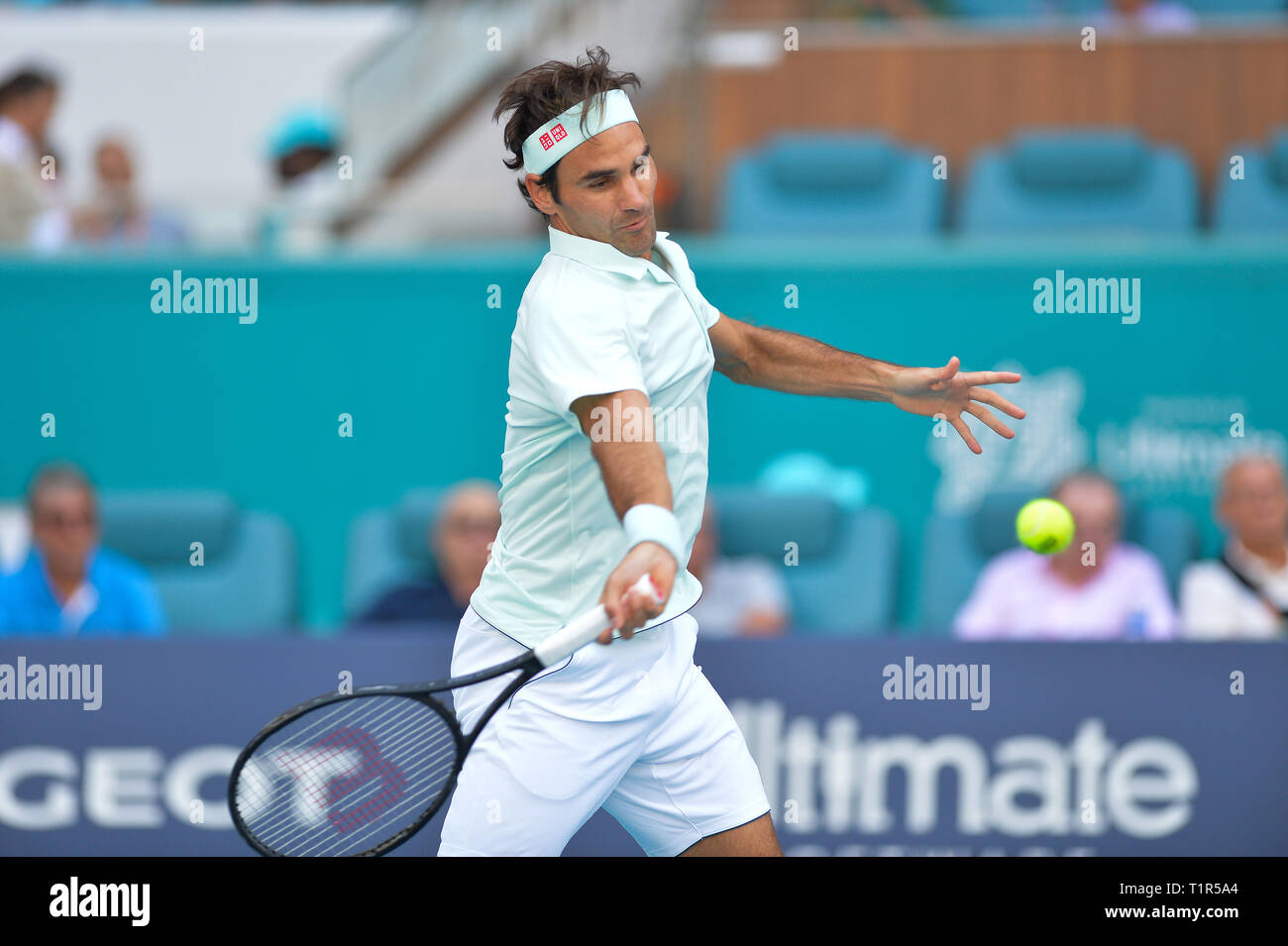 Miami Gardens, Florida, USA. Mar 27, 2019. Mars, 27 - Miami Gardens : Roger Federer (SUI) bat Danil Medvedev(RUS) 6462 2019 pendant l'Open de Miami au Hard Rock Stadium de Miami Gardens, FL.(crédit Photo : Andrew Patron/Zuma Press Newswire) Crédit : Andrew Patron/ZUMA/Alamy Fil Live News Banque D'Images