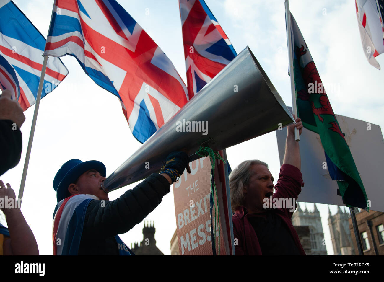 Londres, Royaume-Uni 28 mars 2019. Steve Bray de SODEM ( Stand de mépris Mouvement Européen ) qui protestaient devant Westminster. Savasadia Sandip Crédit / Alamy Live News Banque D'Images