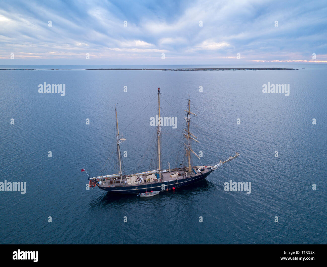 Le sail training ship Leeuwin II ancré près de Big Rat Island dans les Houtman Abrolhos. Les Houtman Abrolhos îles se trouvent à 60 kilomètres au large de la côte o Banque D'Images