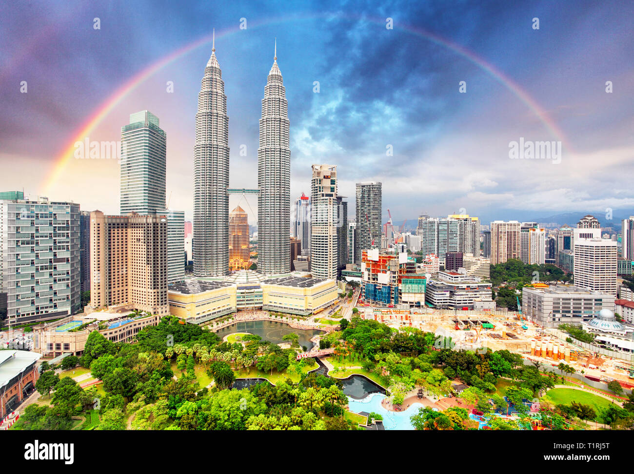 Kuala Lumper skyline avec rainbow Banque D'Images