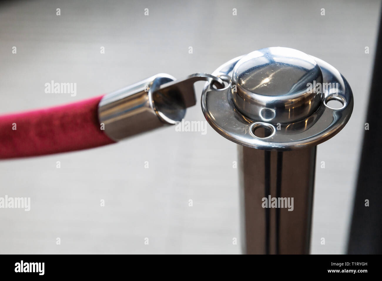 Barrière rouge à l'entrée du club de luxe, la photo en gros plan avec selective focus Banque D'Images