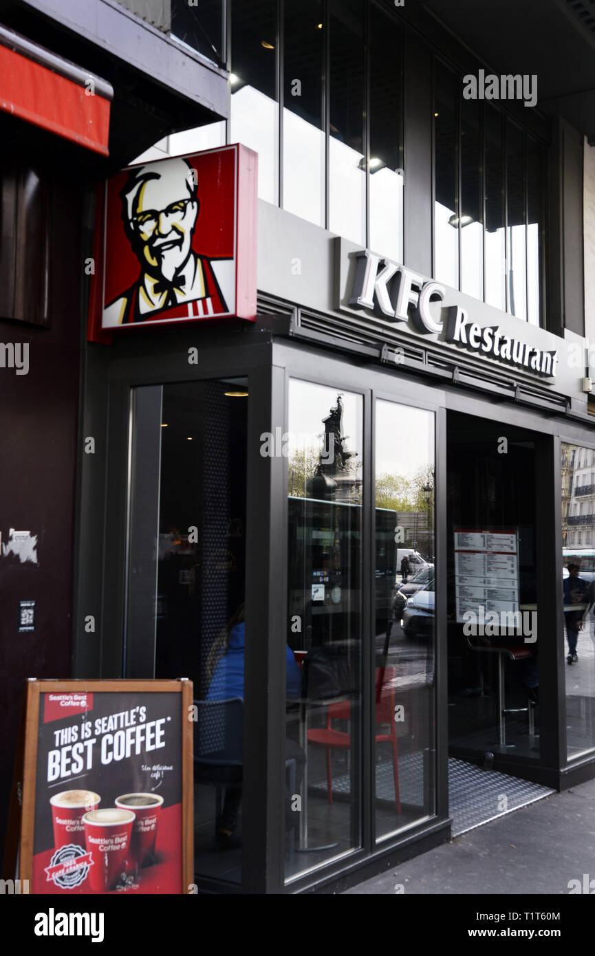 Le fast-food KFC - Place de Clichy - Paris - France Photo Stock - Alamy