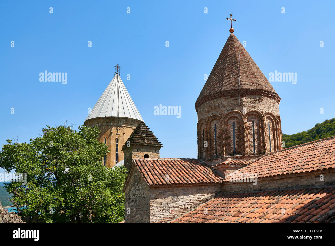 Photos et images de l'église orthodoxe géorgienne de la Vierge, début du 17e siècle, château Ananuri complexe, Géorgie (pays). Château Ananuri est sit Banque D'Images