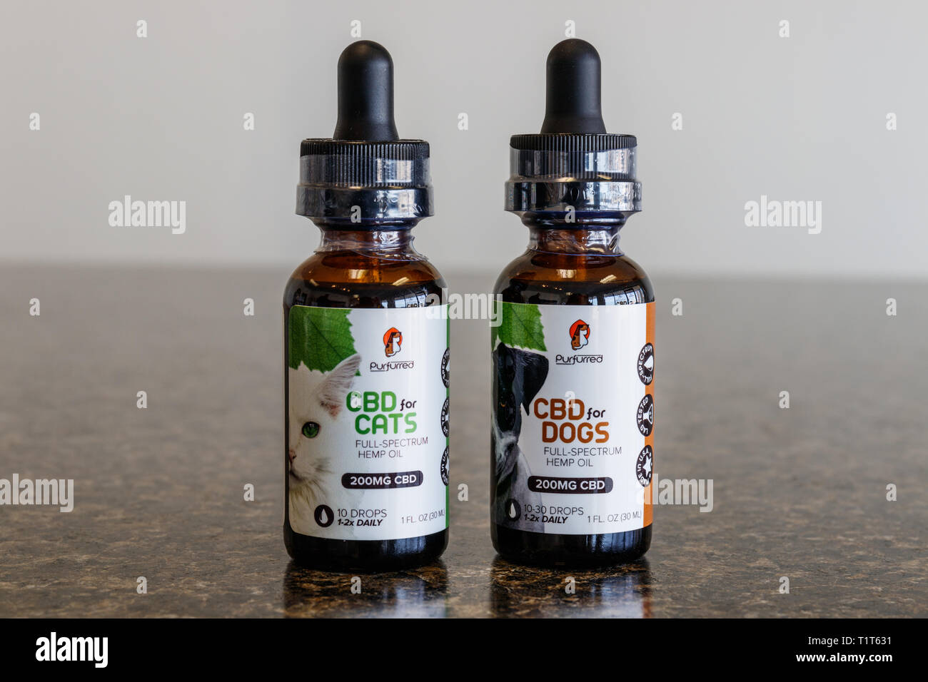 Muncie - Circa 2019 Mars : CBD huiles mises sur le marché pour les chats et chiens. La popularité du CDB de l'huile comme un médicament a augmenté en flèche II Banque D'Images