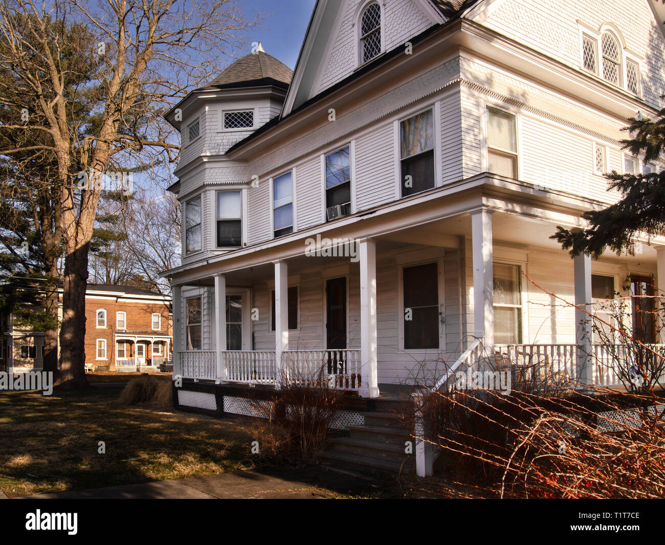 Jolie vieille maison dans un petit village Banque D'Images