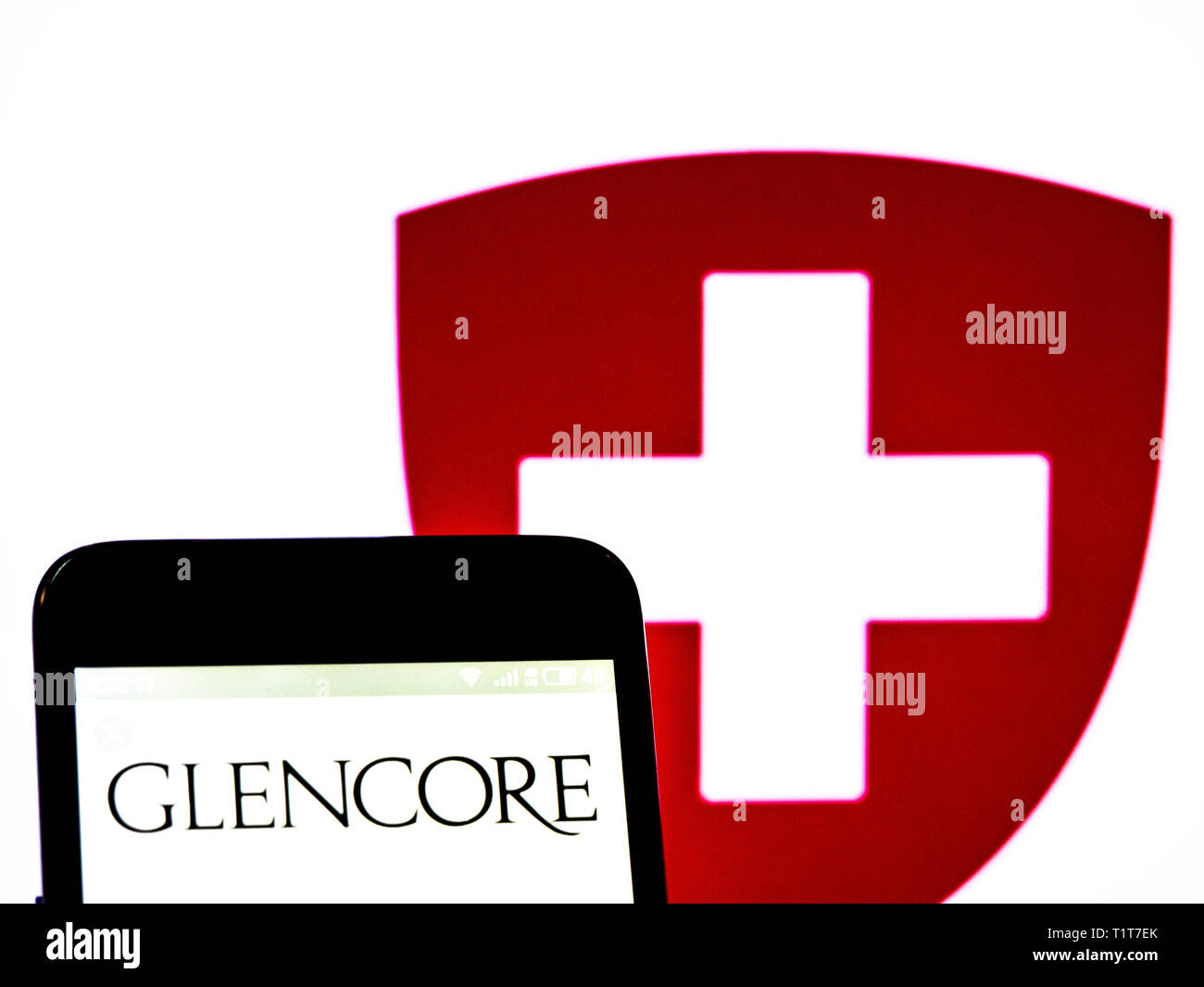Sur cette photo, l'illustration a Glencore International AG (Mondial des produits énergétiques et des Ressources) logo vu affichée sur un téléphone intelligent. Banque D'Images