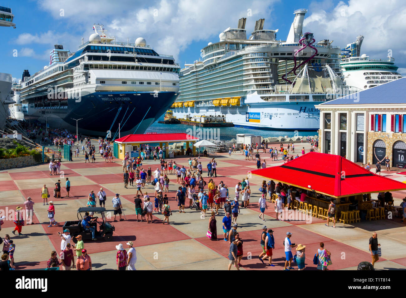 Les navires de croisière au port de Saint John's Antigua est la