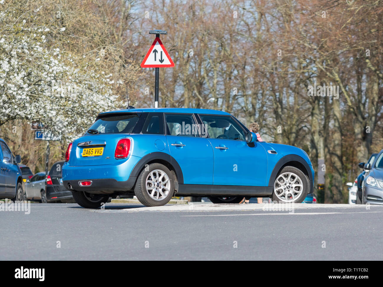 Bleu Métal Mini One voiture berline à partir de 2015 au Royaume-Uni. Banque D'Images