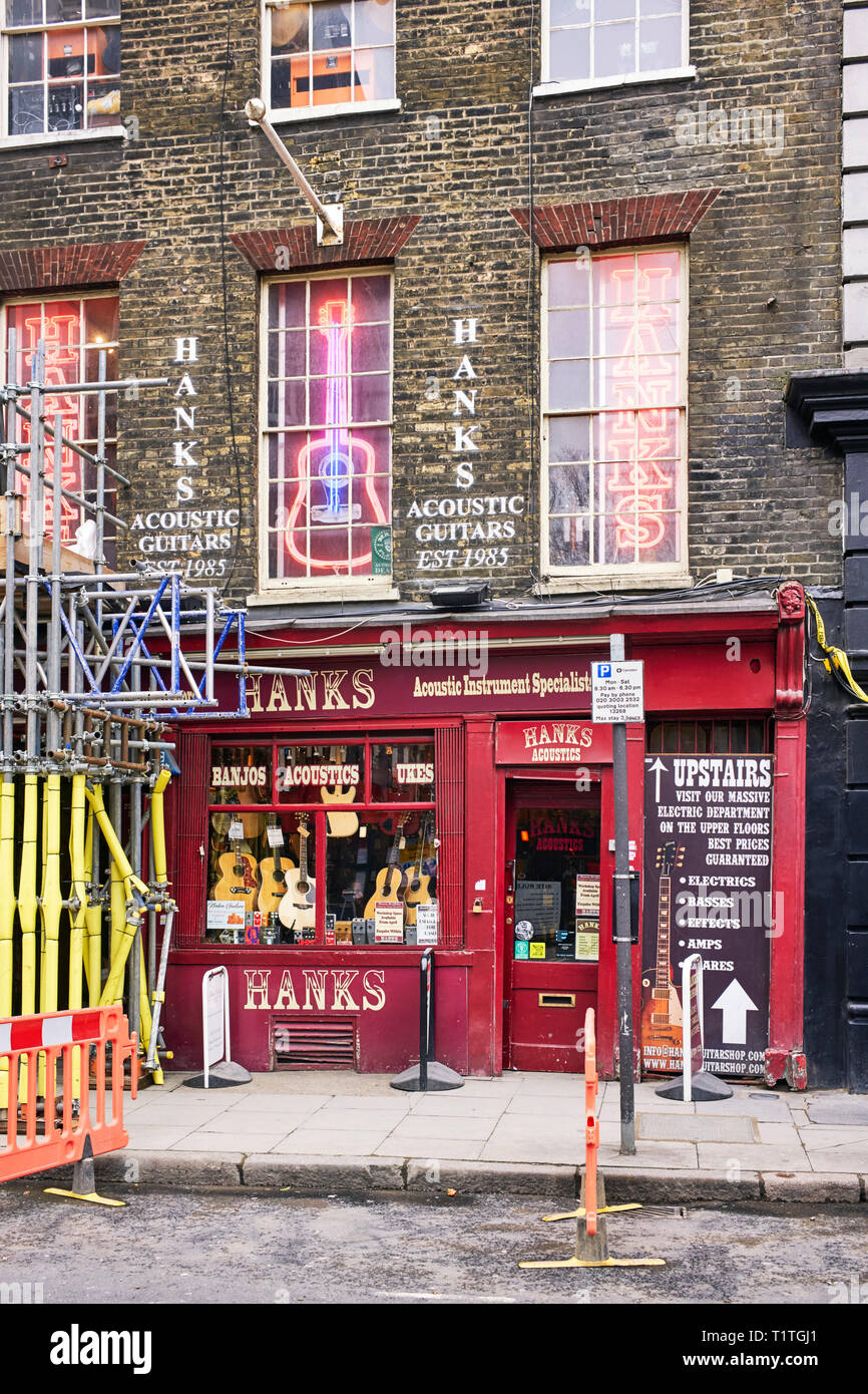 Hanks célèbre guitar shop dans Tin Pan Alley, Denmark Street, Londres Banque D'Images