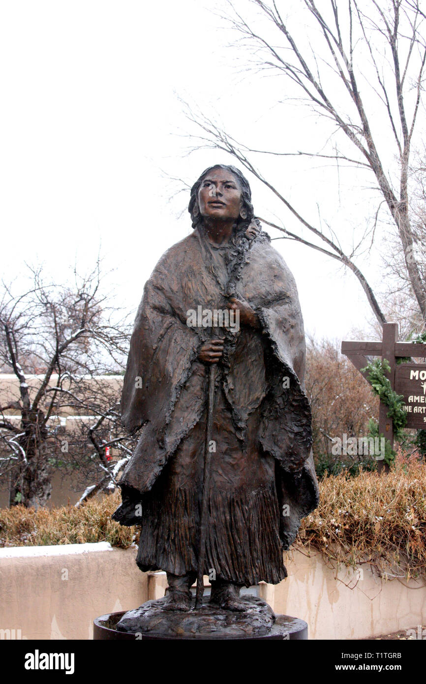 Sculpture de natifs American Woman in Santa Fe, New Mexico, USA Banque D'Images