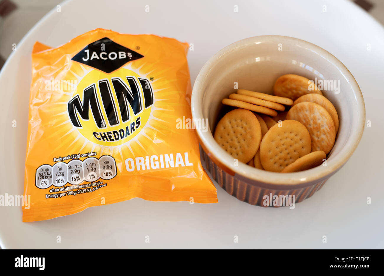 Jacobs mini cheddars avec packet et biscuits Banque D'Images