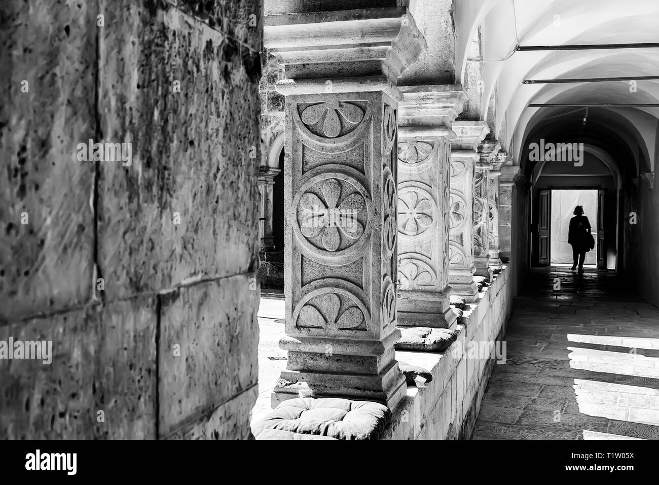 Rabac, CROATIE - Mars 24, 2019 : personne non identifiée à l'entrée de Pauline moines monastère à Sveti Petar u Sumi Banque D'Images