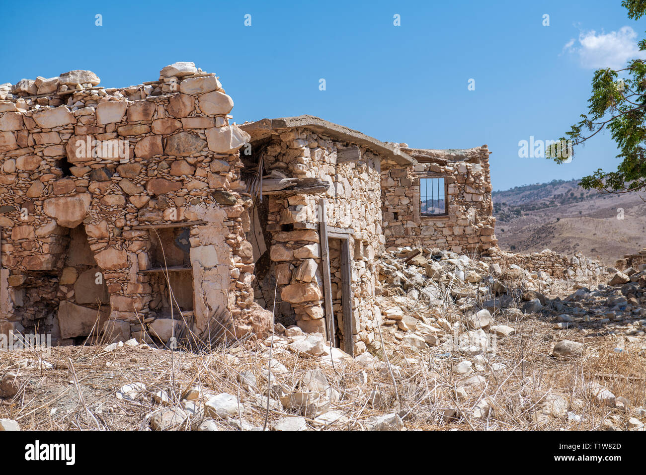 Phinikas est un village dans le district de Paphos. Il a été évacué après l'invasion turque de Chypre en 1974 Banque D'Images