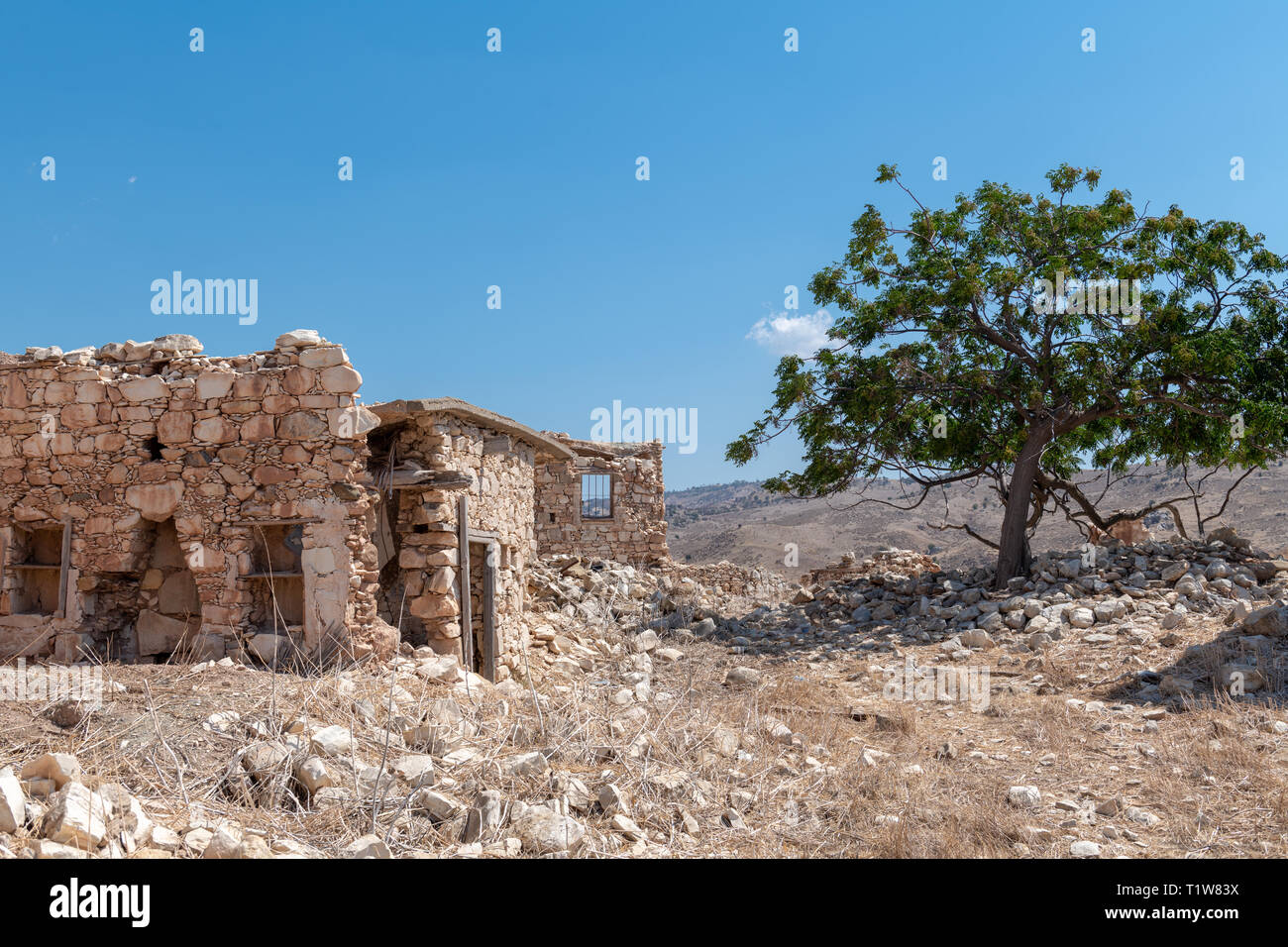 Phinikas est un village dans le district de Paphos. Il a été évacué après l'invasion turque de Chypre en 1974 Banque D'Images