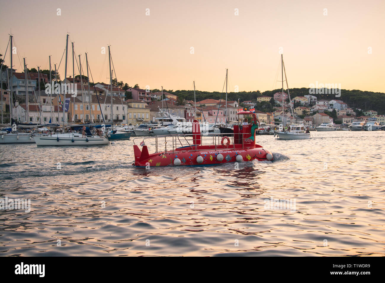 Laissant sous-marin semi-marina Banque D'Images