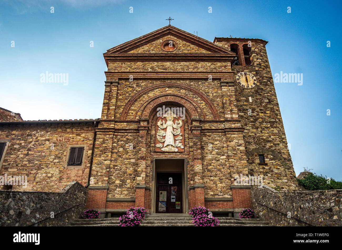 Façade de l'église de Santa Maria - Santa Maria Assunta - à Panzano in Chianti, Toscane, Italie. Banque D'Images