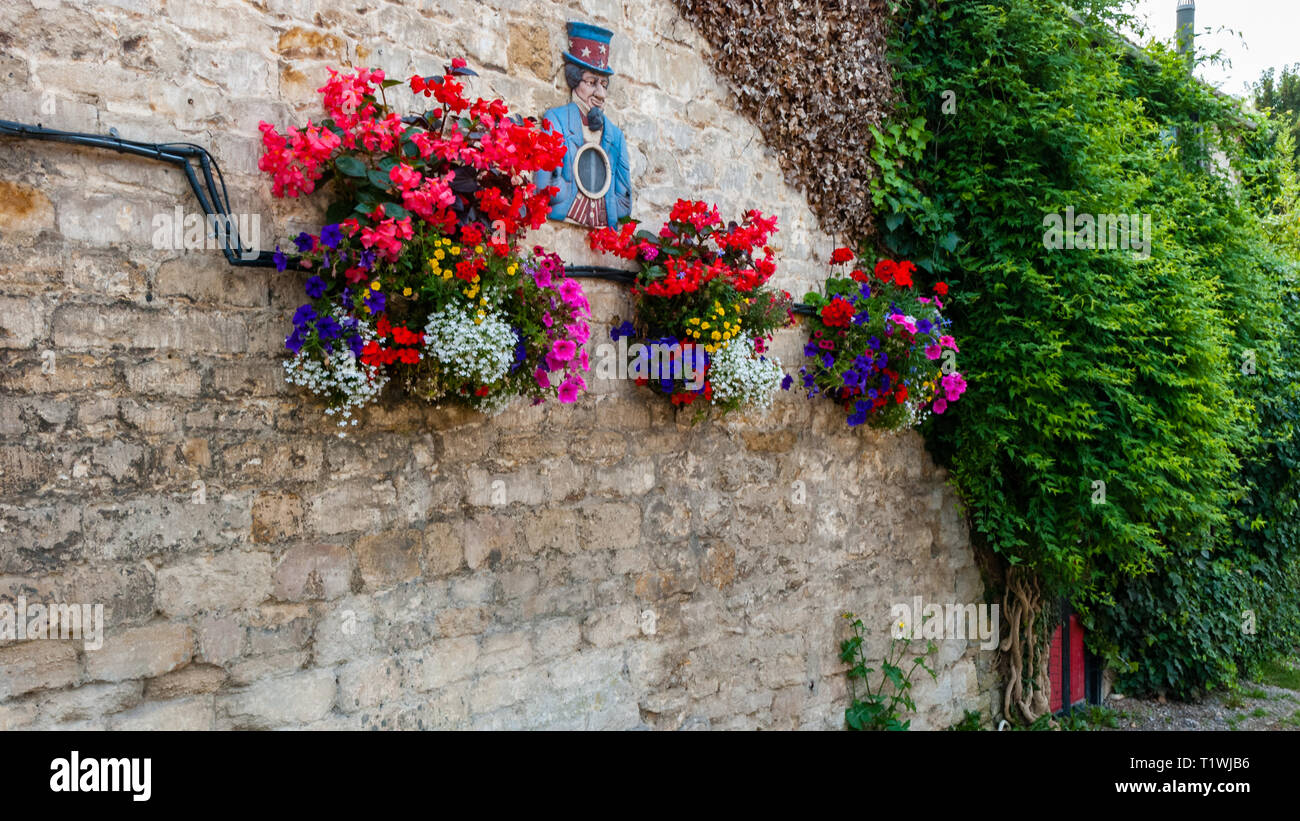 Fleurs suspendues à Bradford on Avon England UK Banque D'Images