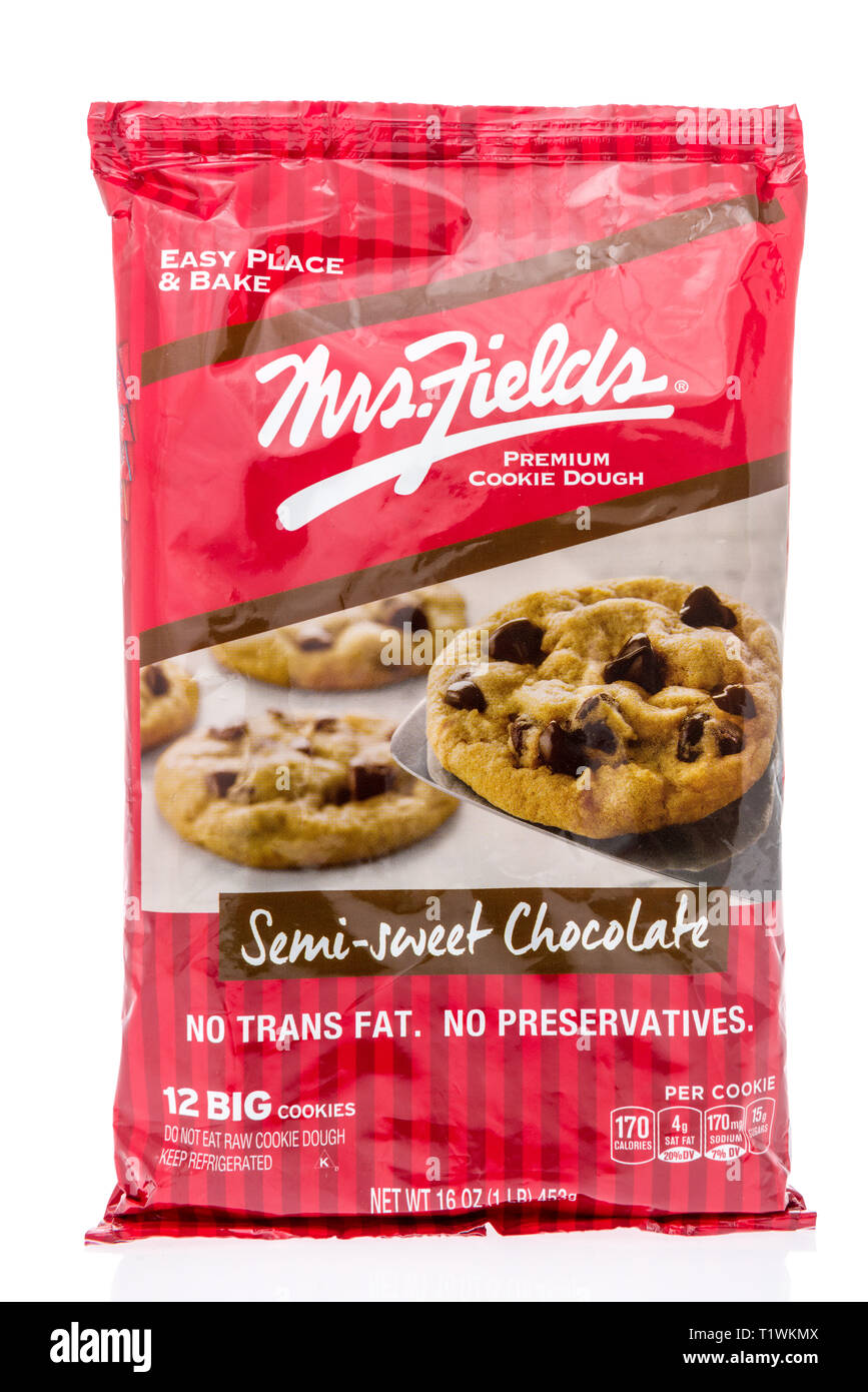 Winneconne, WI - 24 mars 2019 : un ensemble de champs Mme chocolate chip cookie dough sur un fond isolé Banque D'Images