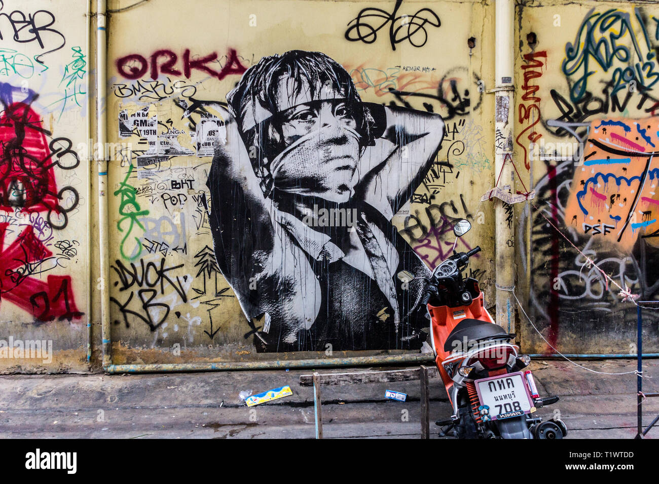 Visage fille mur de graffiti, Khao San Road, Bangkok, Thaïlande Banque D'Images
