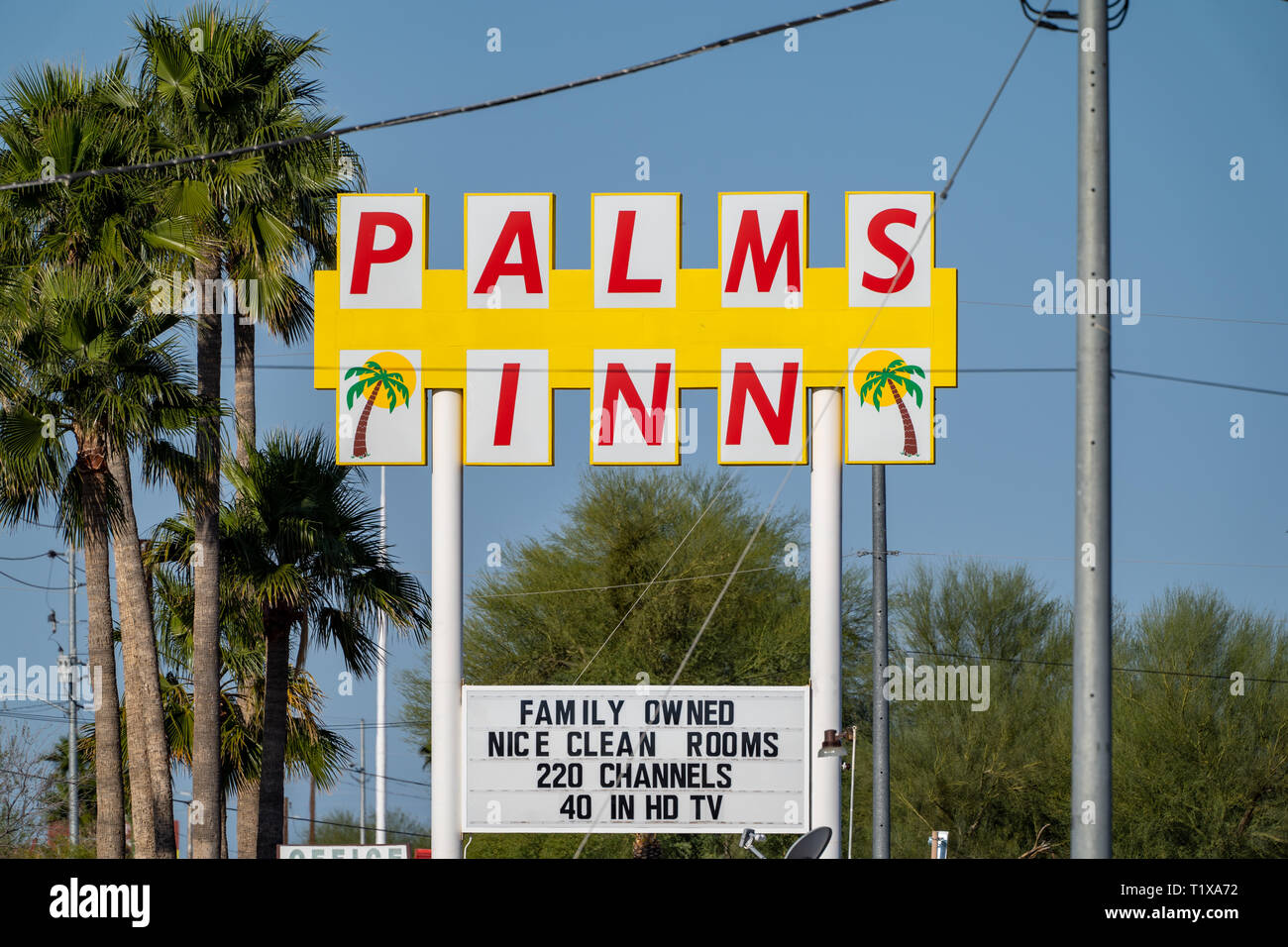 Gila Bend, en Arizona - Mars 24, 2019 : Le Palms Inn Motel, un établissement familial pour les voyageurs sur US-8. L'hôtel a un style vintage motel sign Banque D'Images