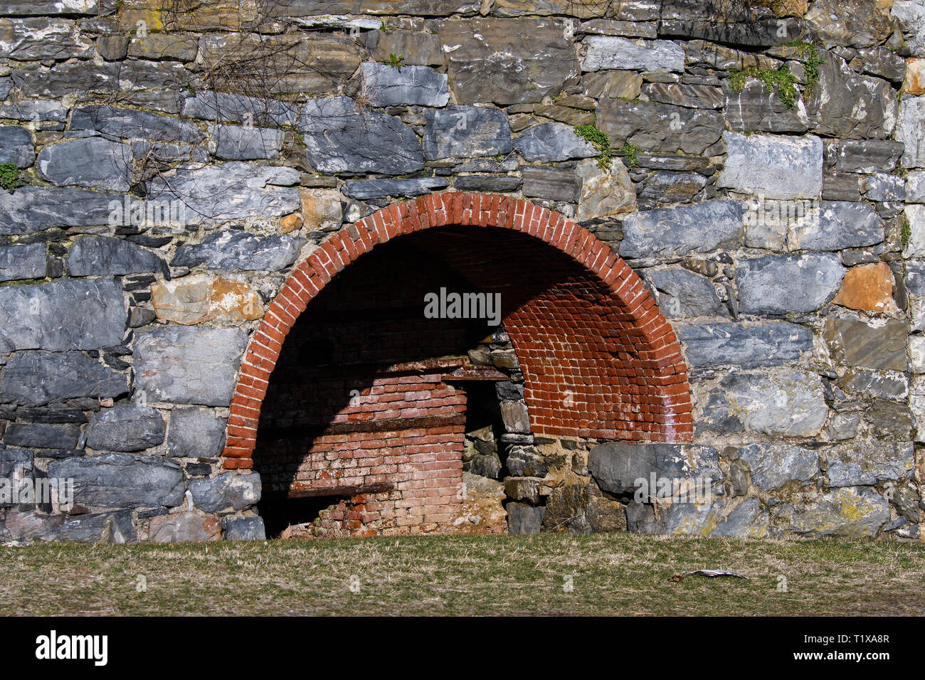Wrightsville, PA, USA-Mars 27, 2019 : Ancien four à chaux au soleil du matin. Banque D'Images