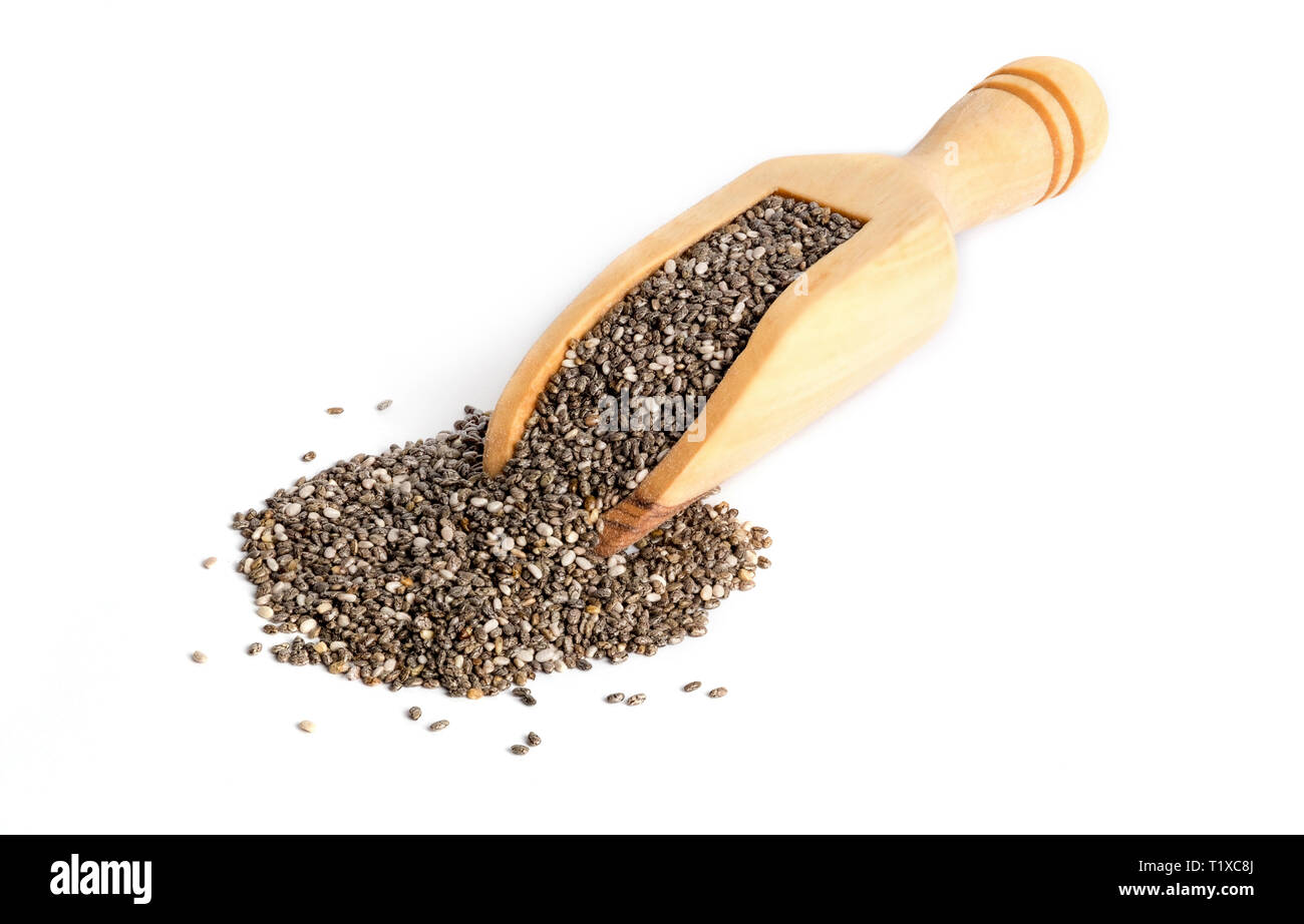 Les graines de Chia sur scoop en bois Banque D'Images