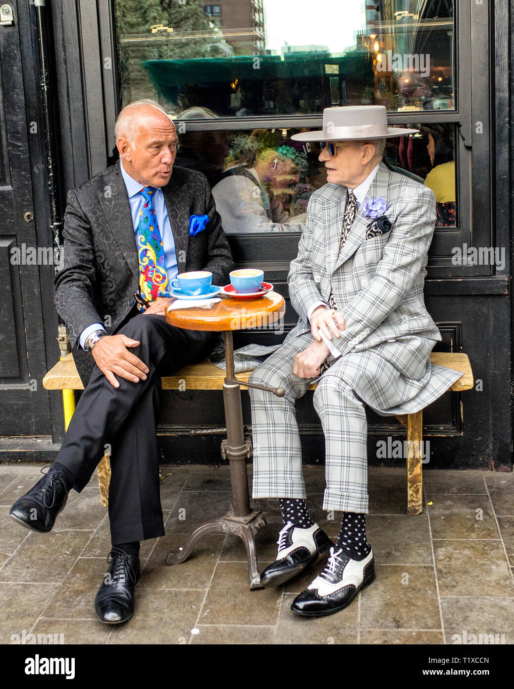 Londres Royaume-Uni 26 mars 2019. George Skeggs, artiste Soho assis devant mon café à Soho boire du café. Créditez Ian Humphreys Banque D'Images