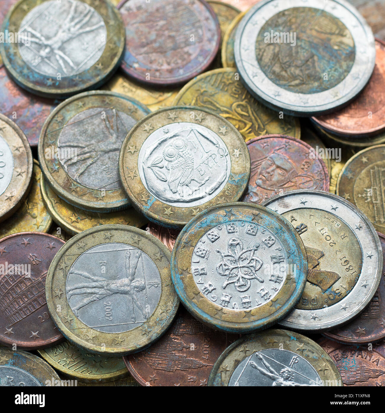 Les pièces en euros l'arrière-plan. Image carré Banque D'Images