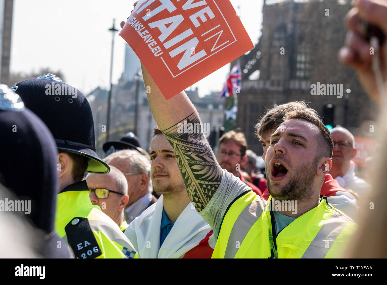 Des manifestations ont lieu par Brexiteers pour protester contre l'incapacité du gouvernement britannique de donner suite à quitter l'Union européenne malgré les résultats du référendum. Le jour qu'un Brexit motion doit avoir lieu au Parlement un grand nombre de personnes se sont rassemblées à l'extérieur pour faire leur point entendu. Manifestant en colère Banque D'Images