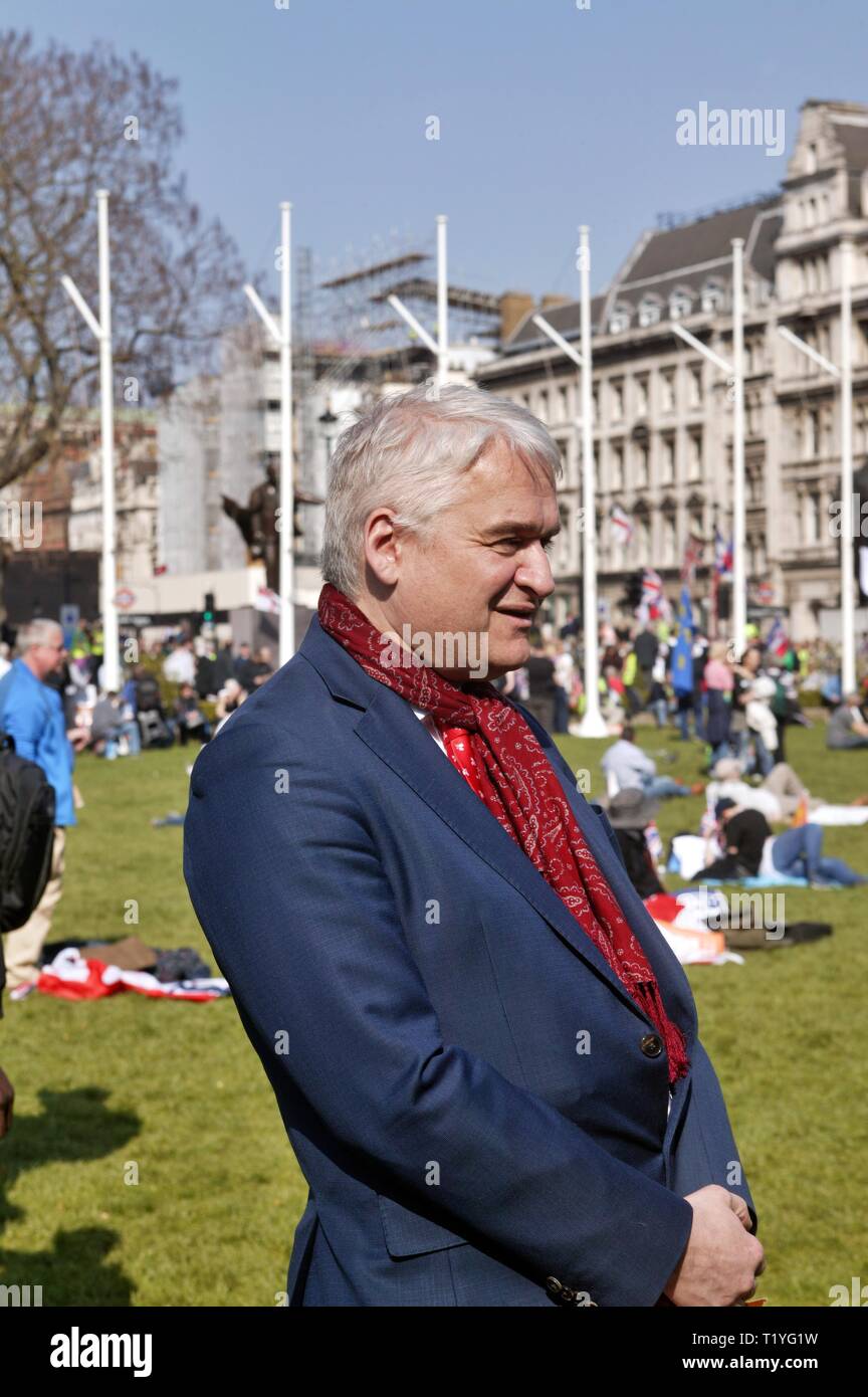 Westminster, London, UK. 29 Mar 2019. Brexit Pro manifestants se rassemblent à l'extérieur du Parlement, Westminster, Royaume-Uni Crédit : Knelstrom Ltd/Alamy Live News Banque D'Images