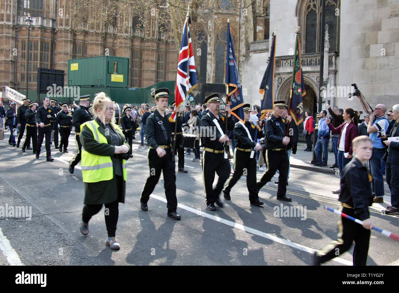 Westminster, London, UK. 29 Mar 2019. Brexit Pro manifestants se rassemblent à l'extérieur du Parlement, Westminster, Royaume-Uni Crédit : Knelstrom Ltd/Alamy Live News Banque D'Images